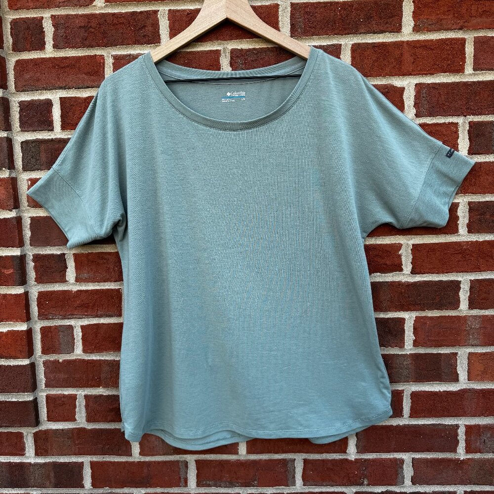 Columbia Easy Does It Tee Womens LG Green Short Cuffed Dolman Sleeve Curved Hem